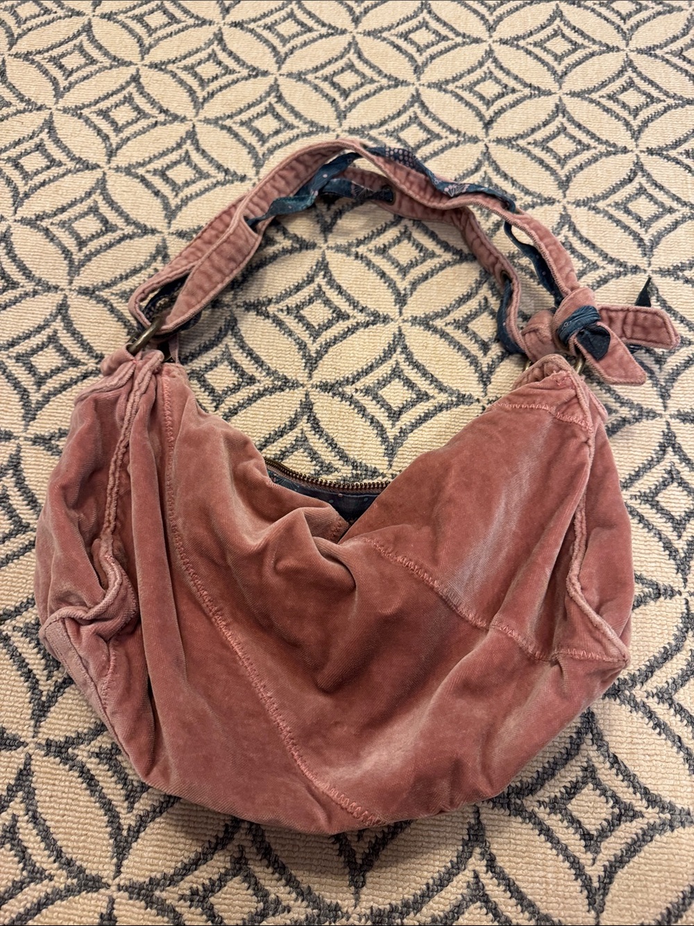Marc Jacobs velvet Shoulder Bag in Dusty Mauve - Picture 4 of 6